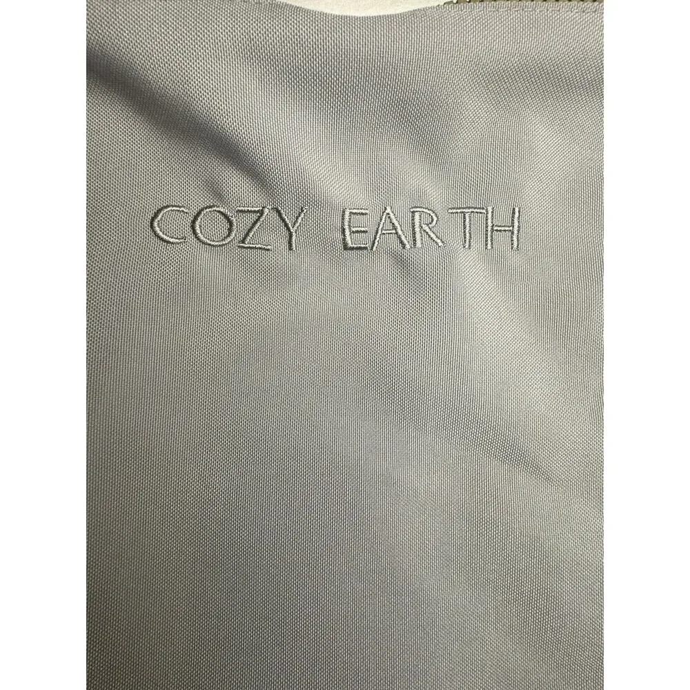 NWT Cozy Earth Gray Or Cream Colored Zippered Protective Dust Bags